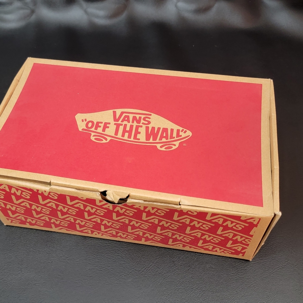 Vans - Picture 3 of 10